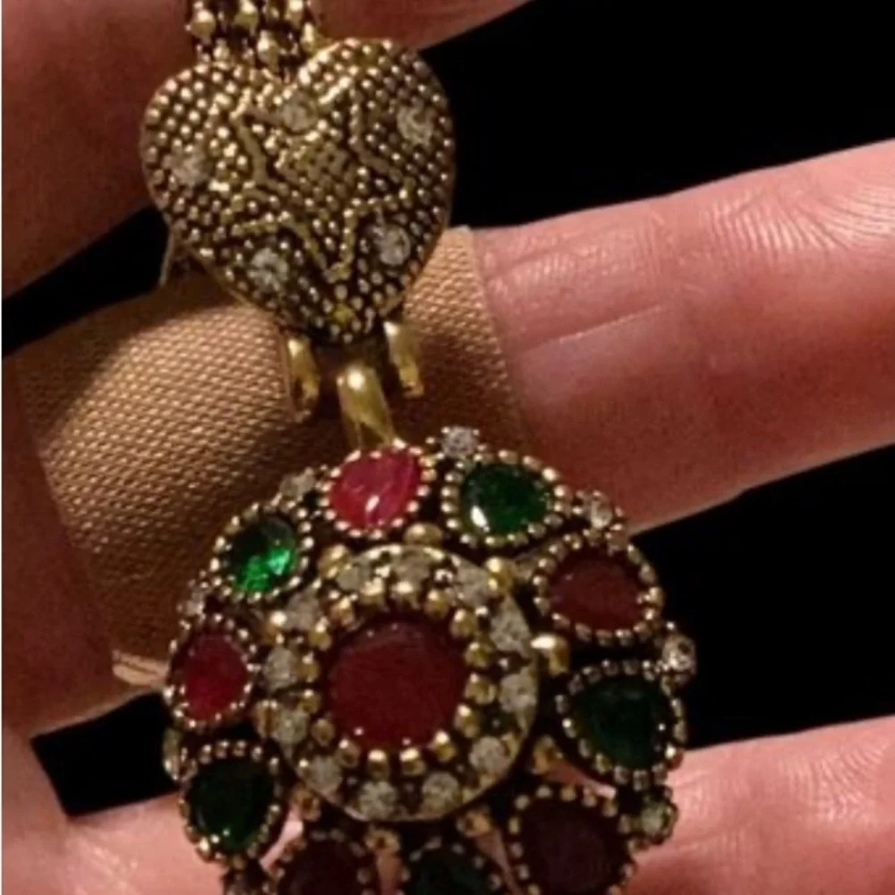 Elegant Gold and Red Jewelry Set - Picture 6 of 7